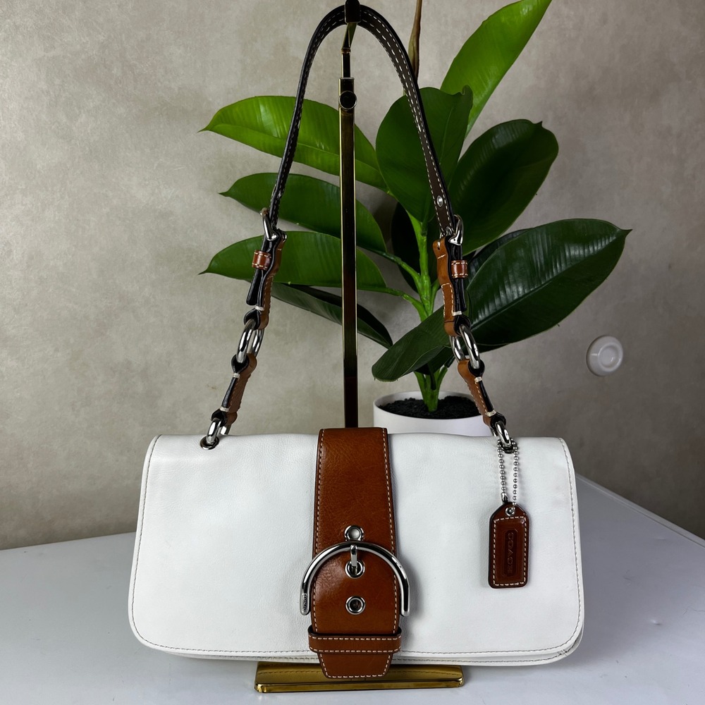 ♡ Vintage Coach Soho Slim Flap Bag Ivory & Brown ♡